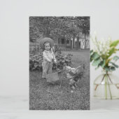 1880年代の愛らしい少女とオンドリのカートinガーデン 便箋 (スタンド正面)