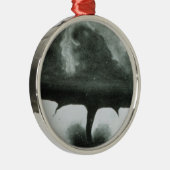 1884年からのトルネードの最も古い知られていた写真 メタルオーナメント (右)