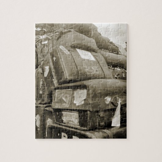 1890の旅行荷物チームスターワゴンスーツケース ジグソーパズル (縦)