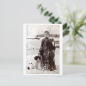 1890女性と彼女のブリタニー狩り犬 ポストカード (スタンド正面)