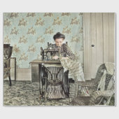 1890年の女性、裁縫機の写真に色をつけ ラッピングペーパー (フラット)