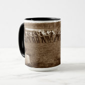 1890年代のメンズマンTug-O-WarキツネリバーElgin IL写真 マグカップ (正面左)