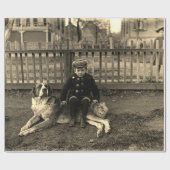 1890年代の少年が聖バーナードの犬の写真に座る ラッピングペーパー (フラット)