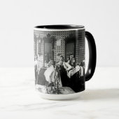 1890年代メンズ理髪店のヘアーサロンの写真 マグカップ (正面右)