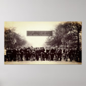 1896年4月19日パリ～ルーベ出発前 ポスター (正面)