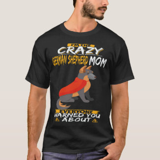 18 狂ったジャーマンシェパードママだってみんなに言われてる Tシャツ