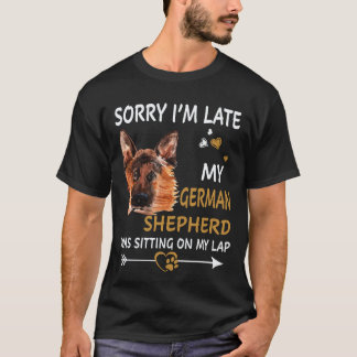 18 遅れてすみません、ジャーマンシェパードが膝の上に乗っていたので Tシャツ