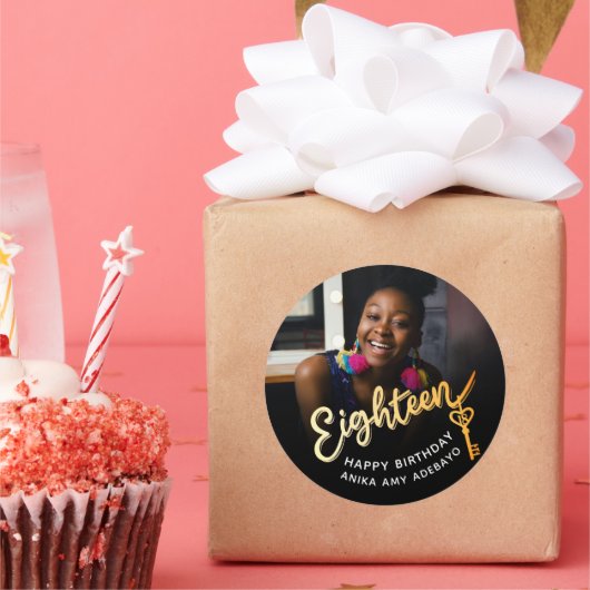 18 18誕生日フォト金ゴールドブラック18鍵 ラウンドシール (パーティー)