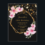 18th誕生日の熱帯ブラック金ゴールド星招待 ポストカード<br><div class="desc">ピンクのハイビスカスの花、緑と金ゴールド幾何学的フレームと黄金の星と18th誕生日パーティーの招待の下の熱帯フローラフェイク。黒エレガントの背景テンプレートは手書き書のスタイルスクリプトを使用して名前を指定しモダン、パーティー情報のテンプレート。ブラック文字。夏、プール、ビーチお祝いに最適！バック：黒い背景色と黄金の星。</div>