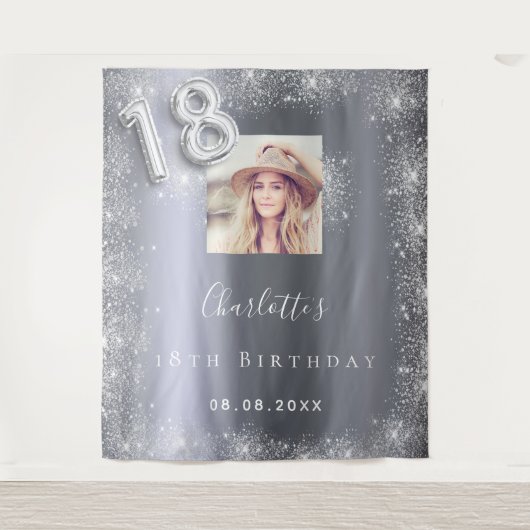 18th誕生日シルバーフォトグリッターダストウェルカム タペストリー (正面)