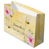 18th誕生日ハニカムピンクの花模様ミツバチ ラージペーパーバッグ (正面アングル)