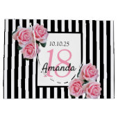 18th誕生日ピンク花模様白黒ストライプ ラージペーパーバッグ (裏面)