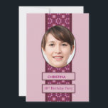 18th Birthday Party招待写真と名前 招待状<br><div class="desc">18th誕生日パーティーの招待。男性または女性に適した非常にエレガントな誕生日パーティーの招待。ピンク縁どパターン（の模様が）あるの写真は誕生日の人の心に浮かぶ。写真の下に名前を追加すると、非常にユニーク招待状がある。</div>
