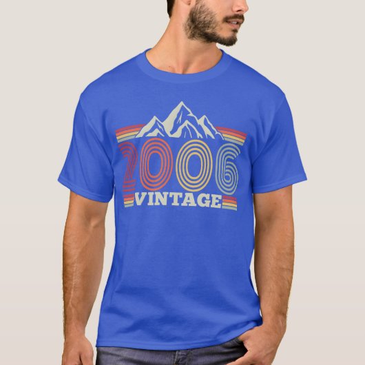 18th Birthday Vintage Mountains Hiking girl Tシャツ (正面)