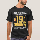 19おもしろい誕生日19歳の男の子の女の子ギフト Tシャツ (正面)