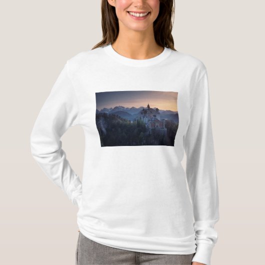 19世紀後半に建てられたノイシュヴァンシュタイン城 Tシャツ (正面)