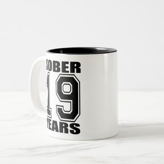 19年は白いマグの黒を落ち着かせます ツートーンマグカップ (正面左)