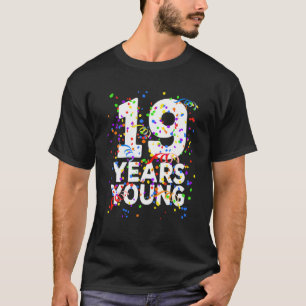 19歳おもしろい若い幸せ19誕生日W 男性へ Tシャツ