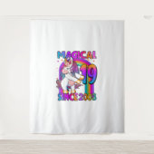 19歳のユニコーンがフロッシングする19歳の誕生日ガールU タペストリー (正面)