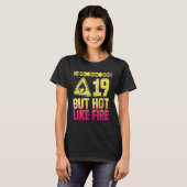 19歳の誕生日おめでとう!若くて熱い Tシャツ (正面フル)