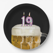 19歳の誕生日 黒い紙皿のビール