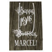 19誕生日: ファンシー, フェイク Wood Look +名前をカスタムする ミディアムペーパーバッグ (裏面)