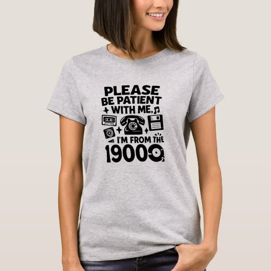 1900年代生まれです、待ってください - ジョークTシャツ Tシャツ (正面)