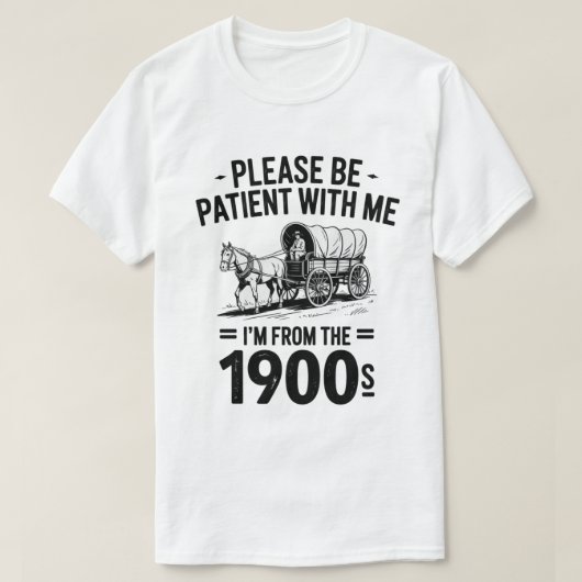 1900年代生まれなので待ってね ギフト Tシャツ (デザイン正面)