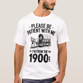 1900年代生まれなので待ってね ギフト Tシャツ (正面)