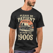 1900年代生まれ - ユーモラスなヴィンテージ 1900年代の誕生日 Tシャツ (正面)