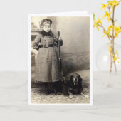 1900若い女の子および彼女の猟犬 カード (黄色い花)