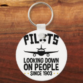 1903年から人を見下ろすパイロット キーホルダー (裏面)