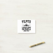 1903年から人を見下ろすパイロット ポストイット (デスク上)