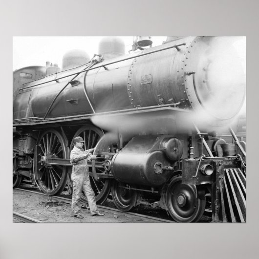 1904年、機関士が蒸気機関車に注油している様子。ヴィンテージ写真 ポスター (正面)