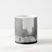 1907年の1900年代のグリスワルド通り、ミシガン州デトロイト コーヒーマグカップ (中央)