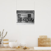 1909年の日曜日の紙の配信。ヴィンテージ写真 ポスター (キッチン)