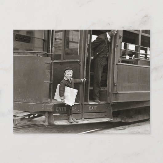 1910年のトロリーに乗る新聞少年 ポストカード (正面)