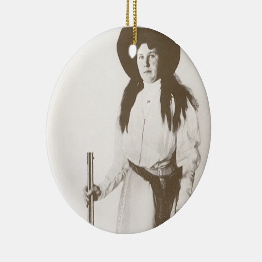 1910年ライフルを持つ女性のカーボーイの写真ポートレート セラミックオーナメント (右)