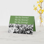 1910年代の群集の元気づける写真の情報通のお尻HOORAY! カード (黄色い花)