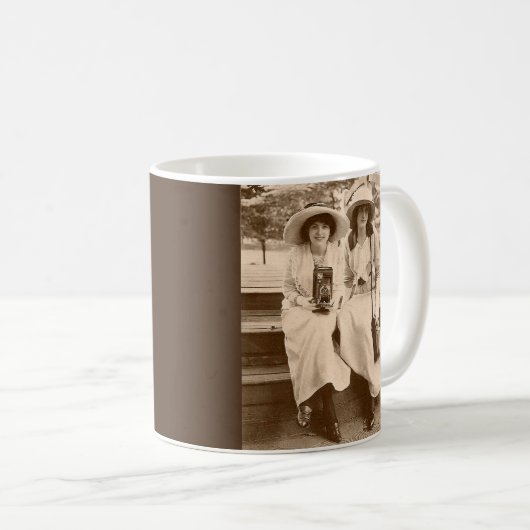 1910年頃のカメラガール コーヒーマグカップ (正面右)