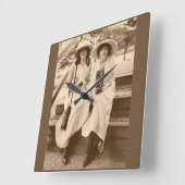 1910年頃のカメラガール スクエア壁時計 (傾斜)