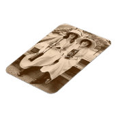 1910年頃のカメラガール マグネット (左側)