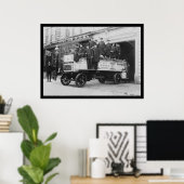 1912年ニューヨーク市で消防士が消防車でポーズ ポスター (ホームオフィス)