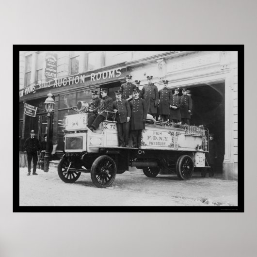 1912年ニューヨーク市で消防士が消防車でポーズ ポスター (正面)