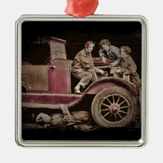 1920のガールオート整備士 メタルオーナメント (正面)