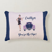 1920のヴィンテージフラッパーとアンティーク車アクセントピル アクセントクッション (正面)