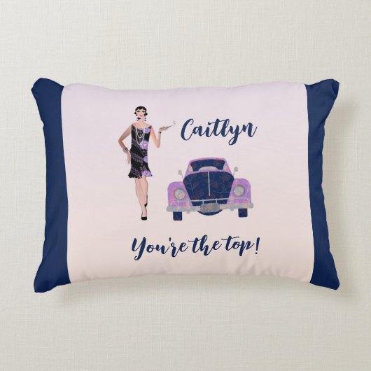 1920のヴィンテージフラッパーとアンティーク車アクセントピル アクセントクッション (正面)