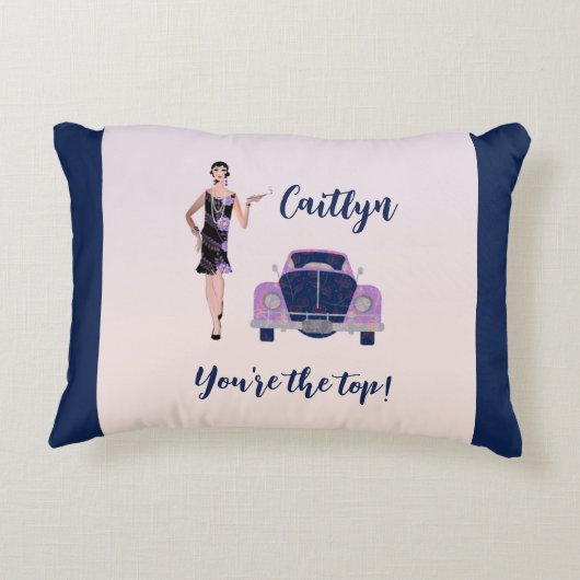 1920のヴィンテージフラッパーとアンティーク車アクセントピル アクセントクッション (裏面)