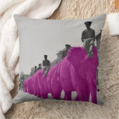 1920年のサーカスで開催されたピンク象の3月 クッション (ブランケット)