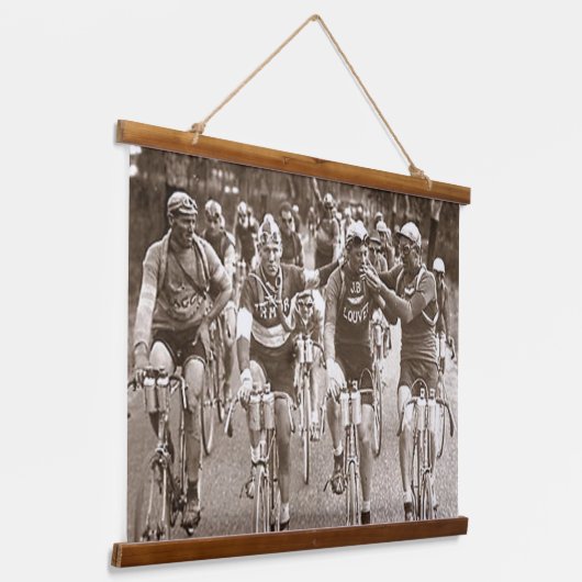 1920年のツアーの親密なポートレート 吊り下げ型タペストリー (傾斜あり)